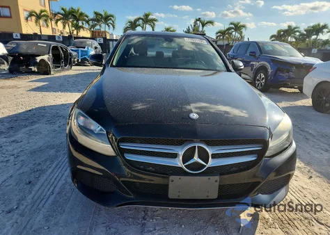 2016 Mercedes-Benz C 300 4Matic из США, поврежденный, VIN 55SWF4KB8GU176223